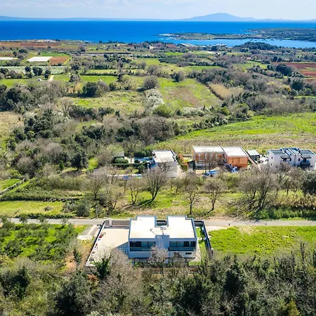 Asper Near Medulin For 8 Persons With 40 M2 Private Pool, Sea View And Only 1 Km From