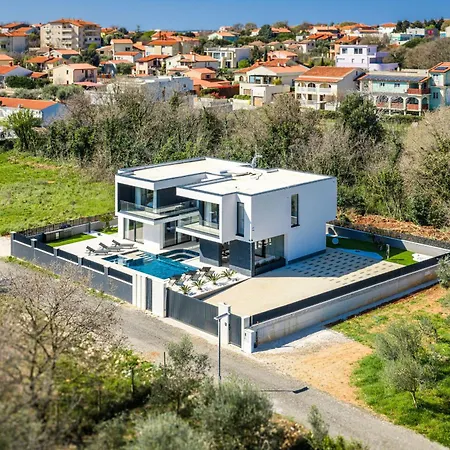 Asper Near Medulin For 8 Persons With 40 M2 Private Pool, Sea View And Only 1 Km From