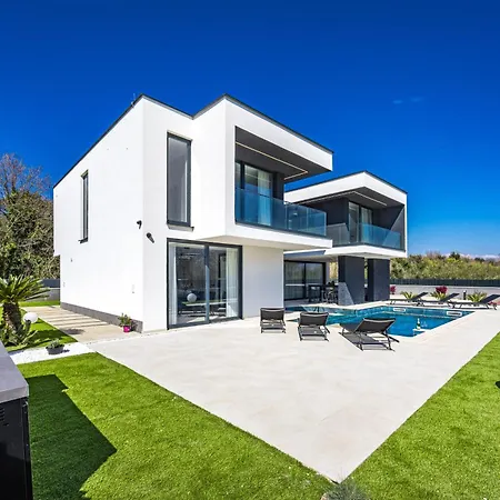 Asper Near Medulin For 8 Persons With 40 M2 Private Pool, Sea View And Only 1 Km From Villa *