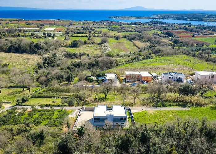 Asper Near Medulin For 8 Persons With 40 M2 Private Pool, Sea View And Only 1 Km From