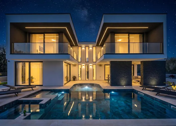 Villa Asper Near Medulin For 8 Persons With 40 M2 Private Pool, Sea View And Only 1 Km From