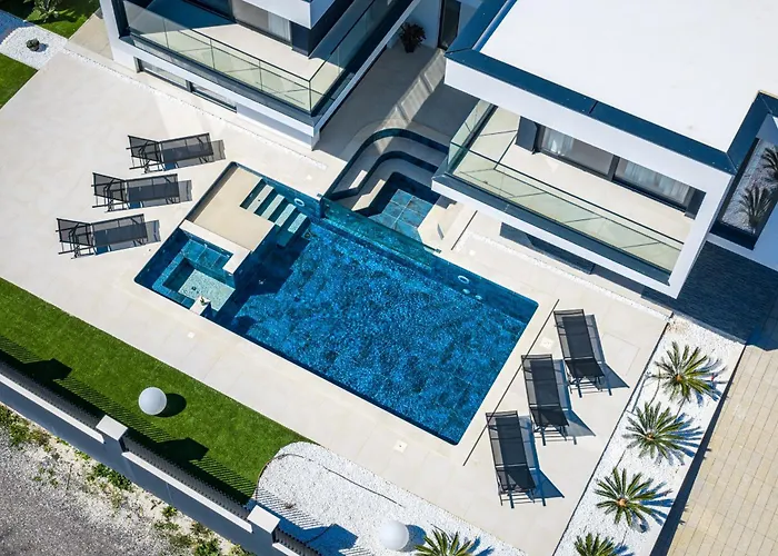 Asper Near Medulin For 8 Persons With 40 M2 Private Pool, Sea View And Only 1 Km From Villa