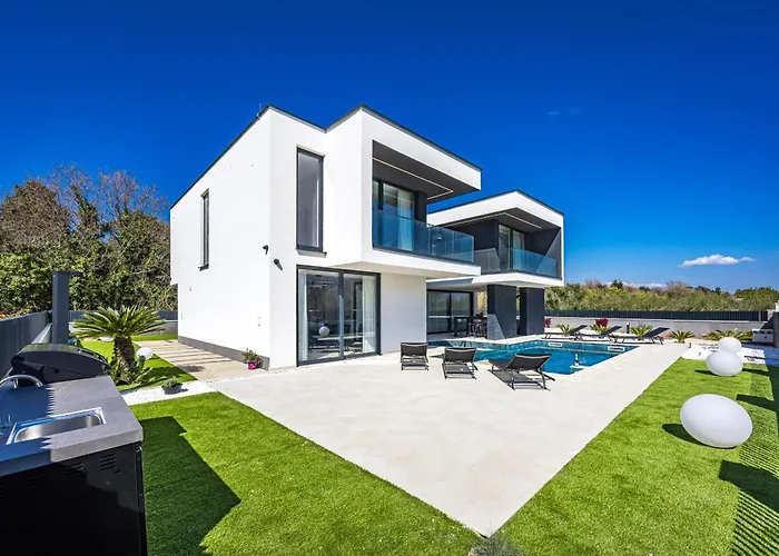 Asper Near Medulin For 8 Persons With 40 M2 Private Pool, Sea View And Only 1 Km From Villa *